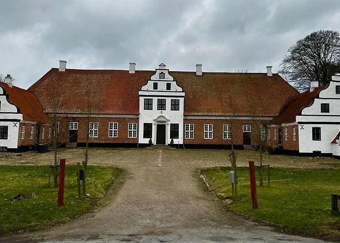 Estrup Hovedgaard Vejen